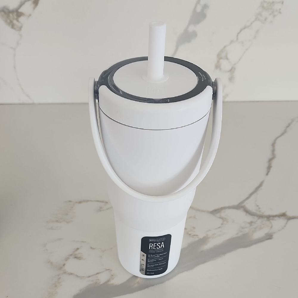 RESA White Travel Cup with Flip Straw and Carry Handle